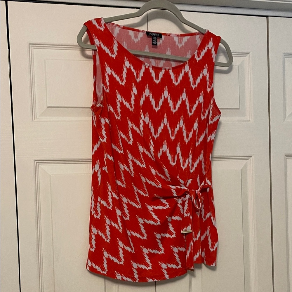Jones New York. Sleeveless wrap top